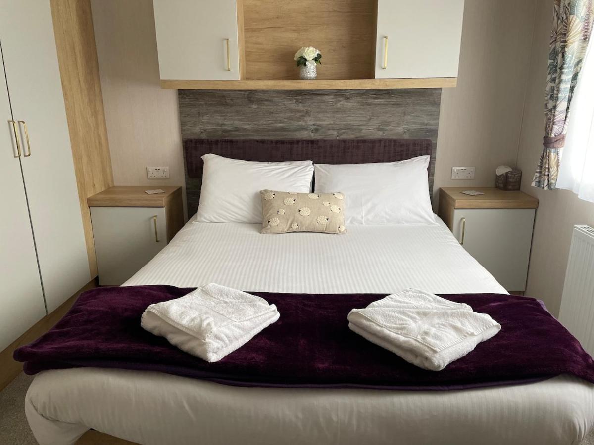 Luxury Caravan Cornwall Sleeps 4 Countryside View Сент-Остел Экстерьер фото