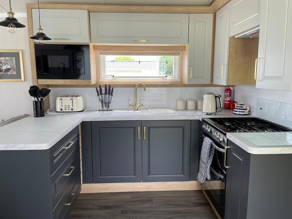 Luxury Caravan Cornwall Sleeps 4 Countryside View Сент-Остел Экстерьер фото